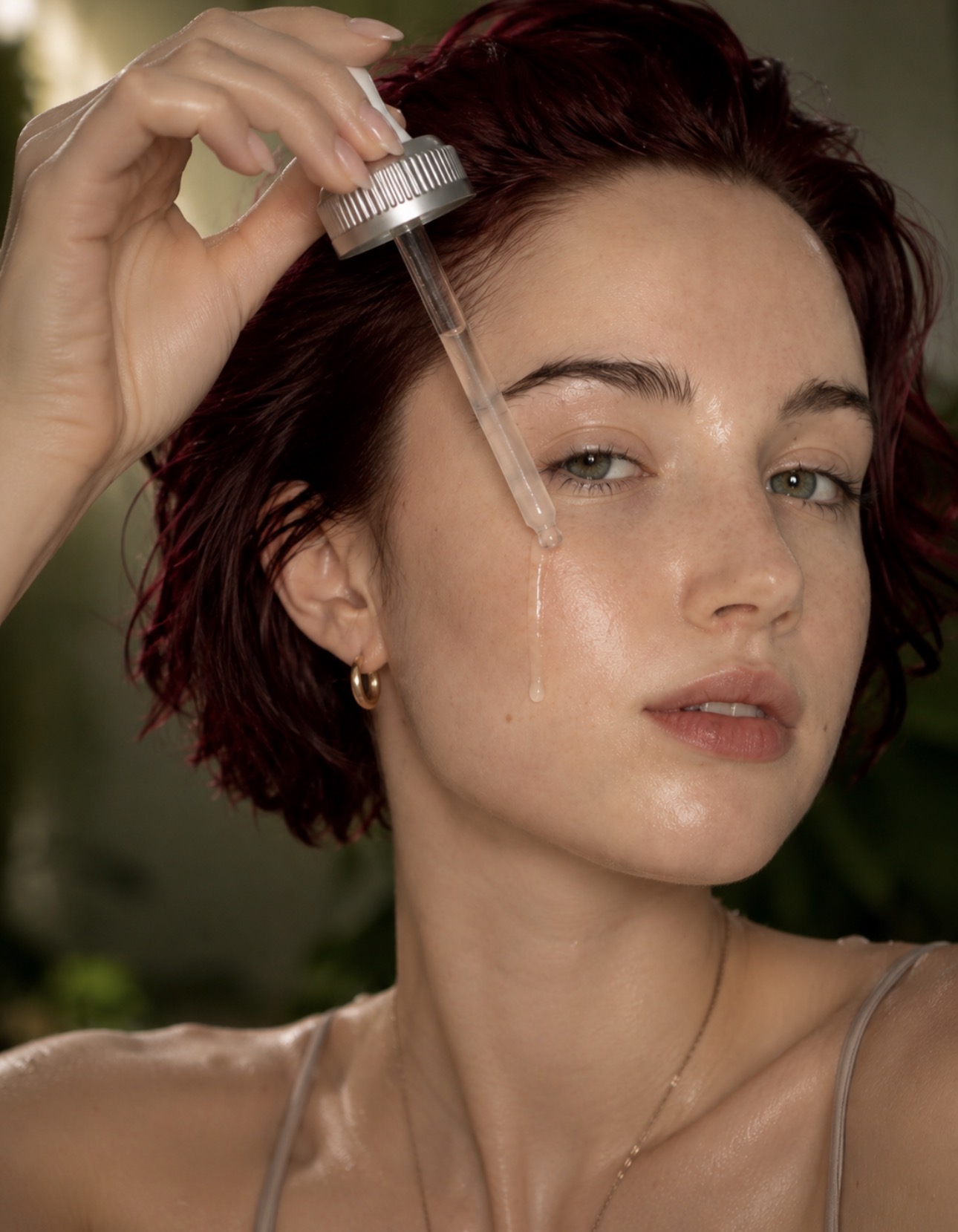 Alice Kwong applying beauty serum